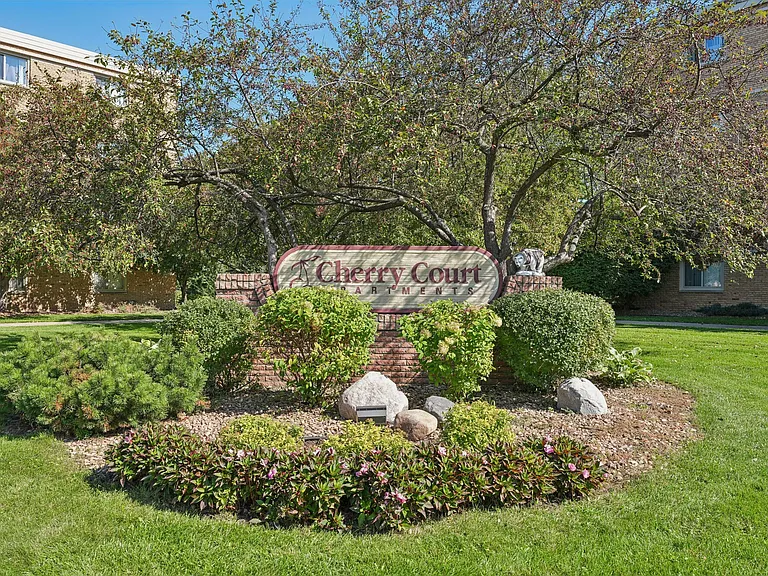 Cherry Court Apartments — Photo 24
