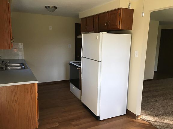 3rd image of 147 Robert Dr APT C