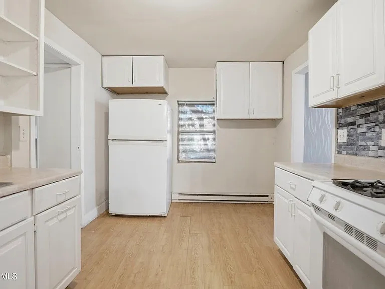 118 Robinson St #120 — Photo 9
