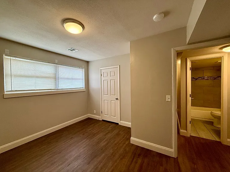 2422 W Savannah St — Photo 38