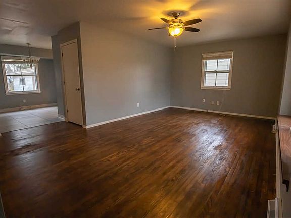 4th image of 3207 Chateau Ln