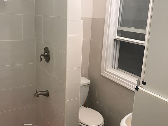 4th image of 412 S Franklin St #4