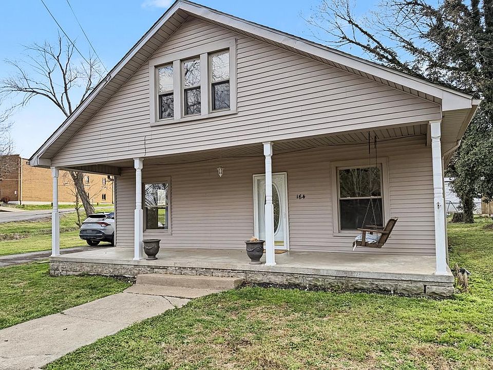 1st image of 164 College St