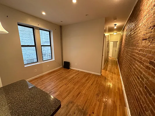 Rented by Premier Metro Realty Corp | media 2