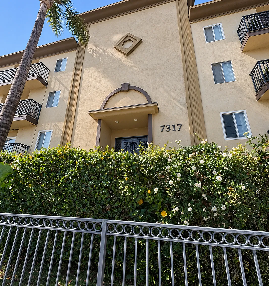 7319 Sepulveda Blvd — Photo 1