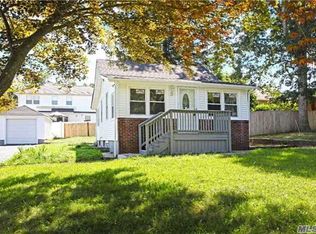 43 Locust Dr, Rocky Point, NY 11778