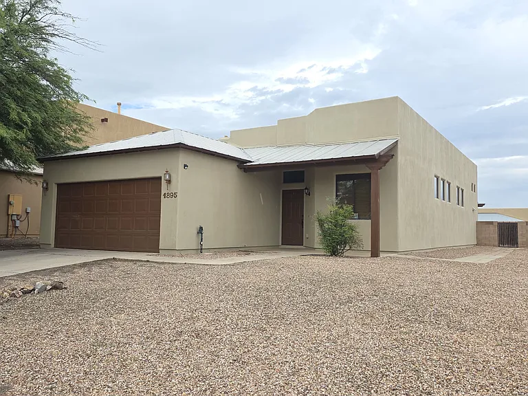 1895 Chaplain Carter Dr — Photo 1