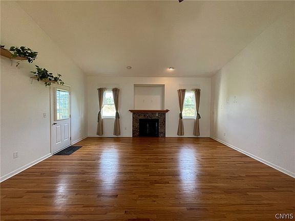 4th image of 8686 Lavender Ln