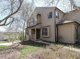 761 Shoreline Rd #720, Lake Barrington, IL 60010