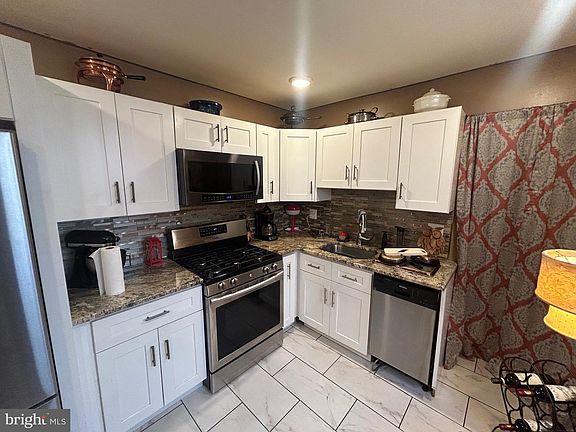 5th image of 2260 N Bancroft St