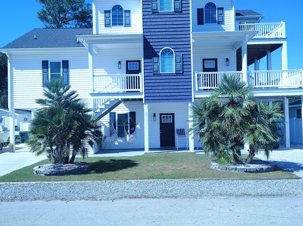 225 Pelican Dr