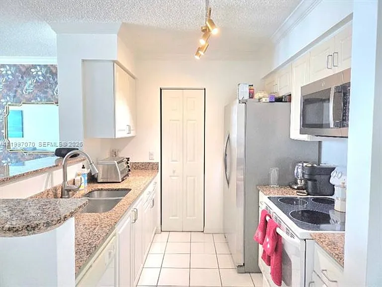 1155 Brickell Bay Dr #2006 — Photo 16