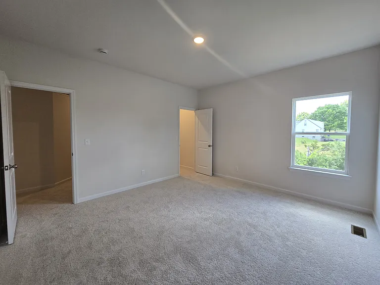 140 Sterling Dr — Photo 30