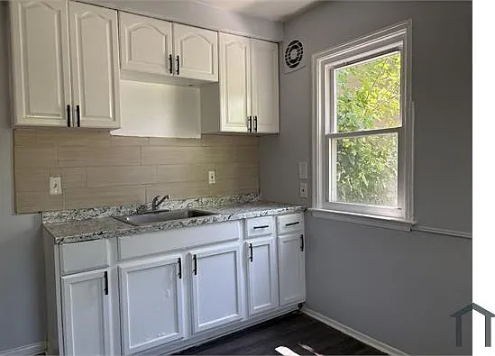 3 bed, 1044 sqft, $1,300 — Photo 3