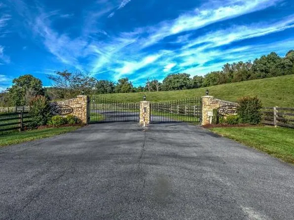 209 Creek Side Ct, Bristol, TN 37620