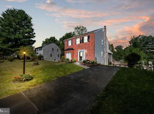 2422 E Colonial Dr, Upper Chichester, PA 19061