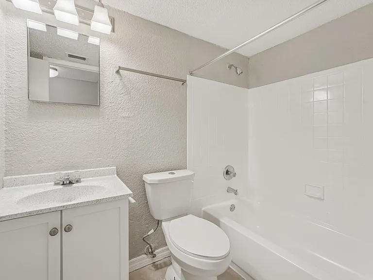 Del Rio Apartment Homes — Photo 31