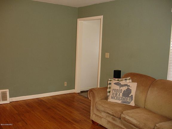 4th image of 1315 Grant Ave