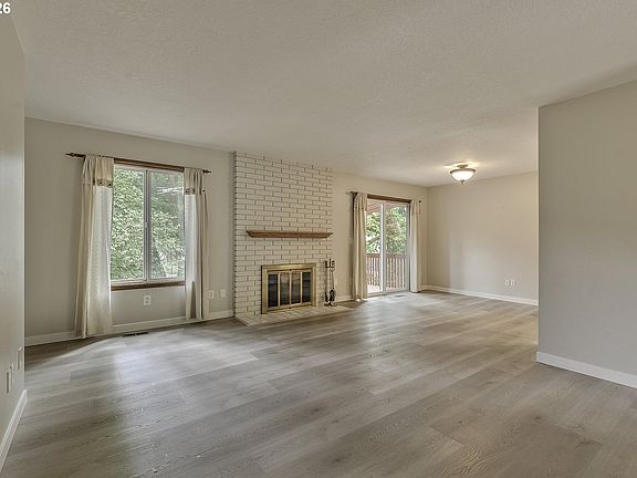 3rd image of 324 SE 30th Ave