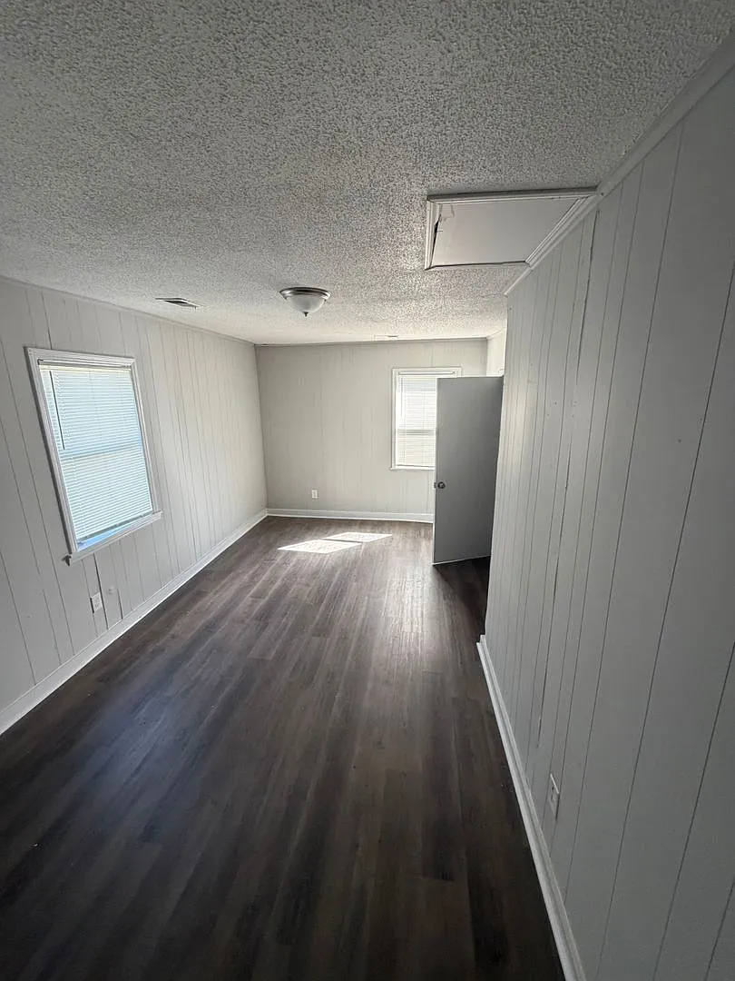 432 N Montgomery St — Photo 2