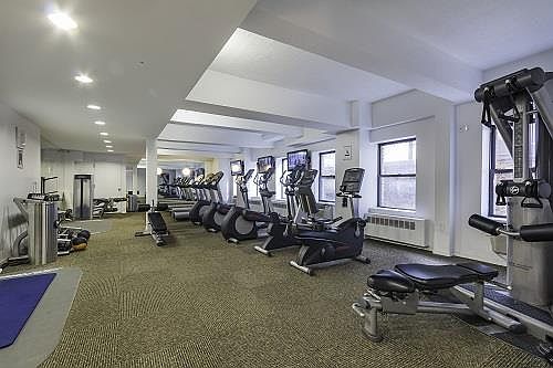 3rd image of 360 W 34th St APT Th3