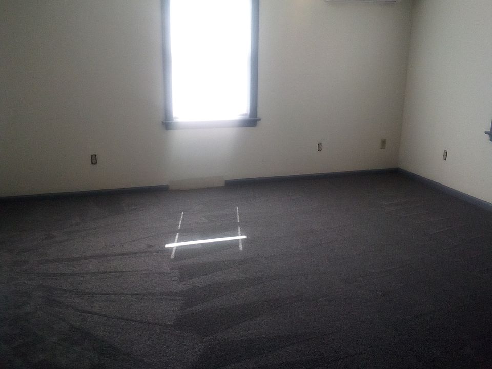 spacious living room 16'X17'