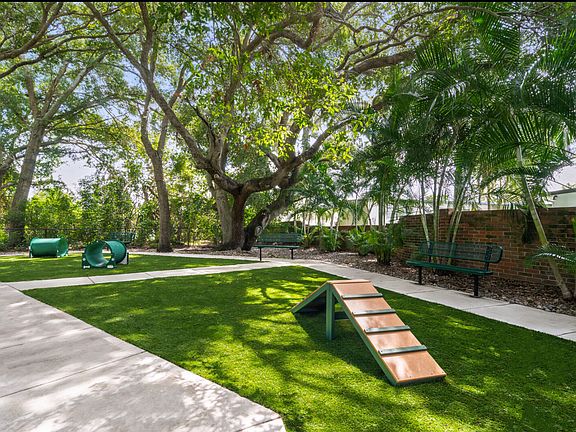 3rd image of 2717 Seville Blvd