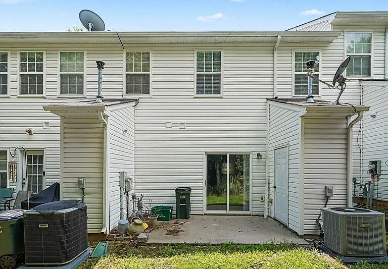 2224 Winthrop Chase Dr — Photo 15