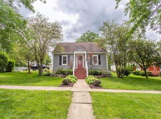 303 E Garfield St, Mount Horeb, WI 53572