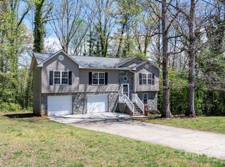 112 N Council Oaks St, Morganton, NC 28655