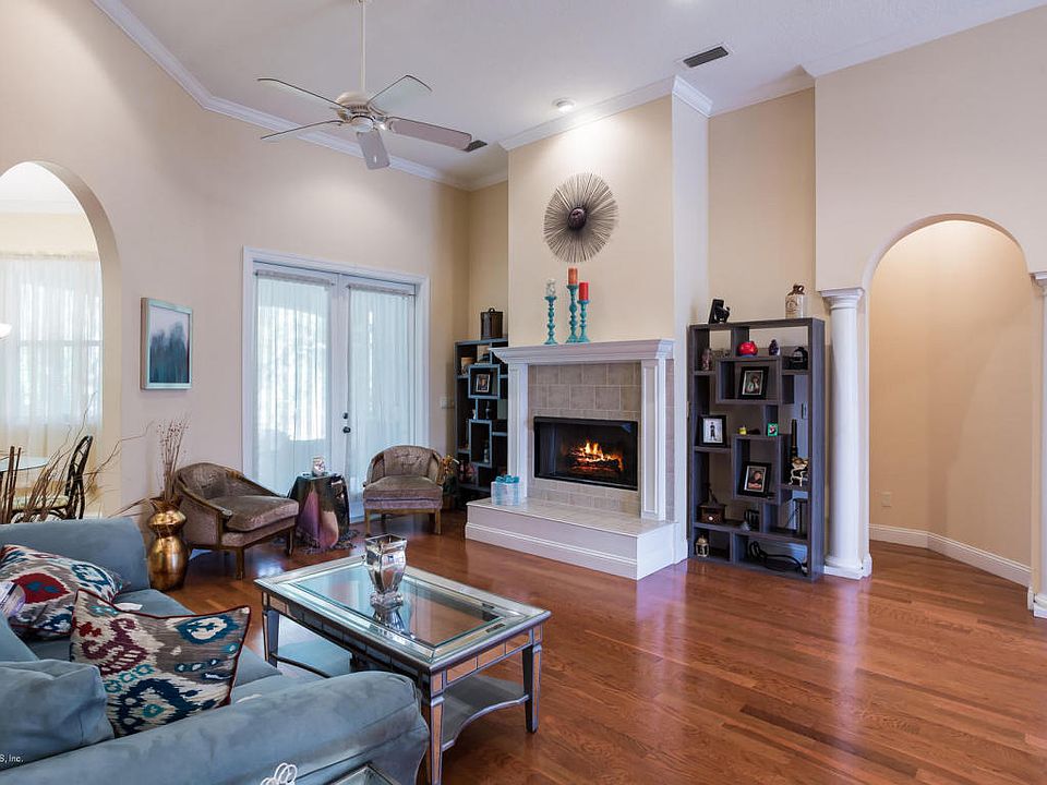 1st image of 614 Hannah Park Ln