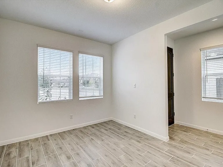 117 Lacey Oak Loop — Photo 3