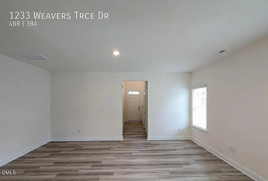 4 bed, 2.5 bath, 2392 sqft, $2,095 — Photo 4