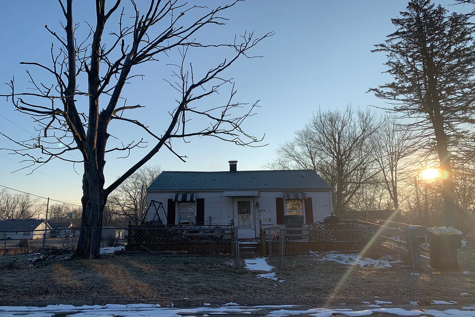 1155 Harris St photo 1