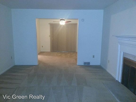 3rd image of 434 Blackstone Dr