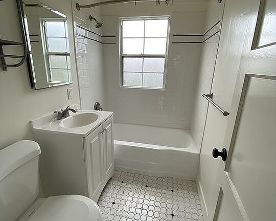 5th image of 1429 N Altadena Dr