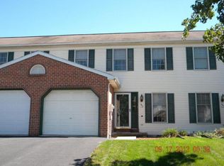 443 Crosswinds Dr, Lititz, PA 17543