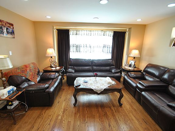 4th image of 4916 W Montrose Ave
