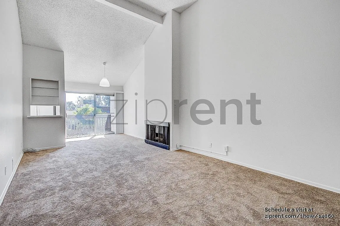 2 bed, 915 sqft, $3,100 — Photo 1