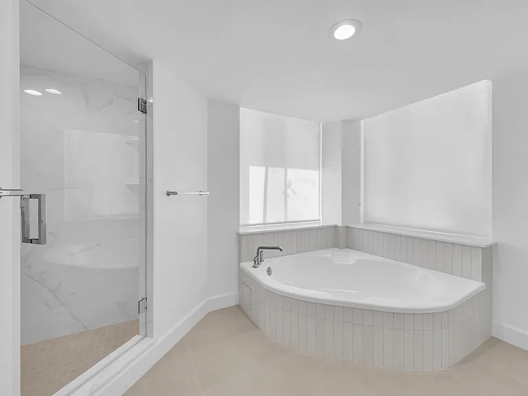 529 S Flagler Dr #14H — Photo 10