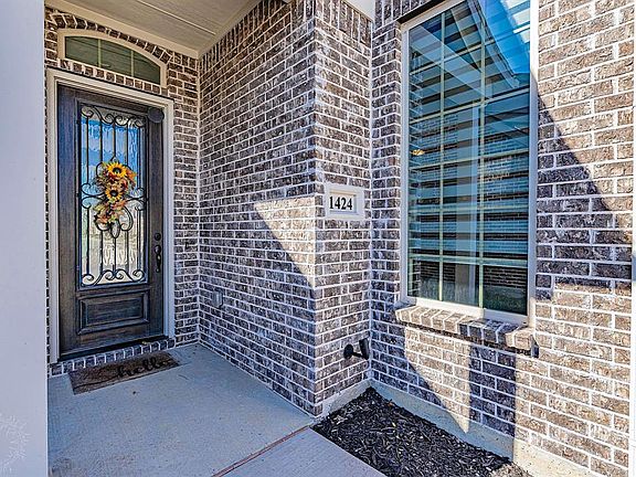 3rd image of 1424 Verwood Cir