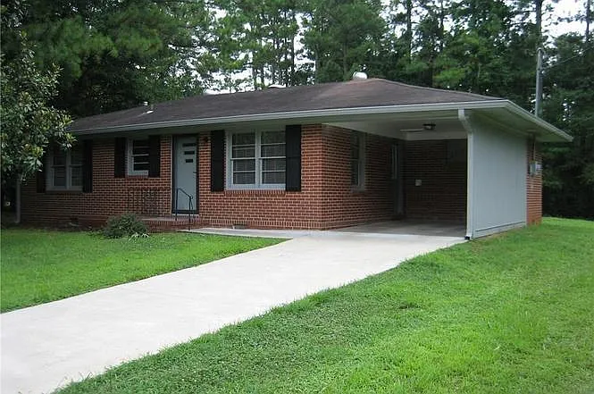 890 Brackett Rd — Photo 1