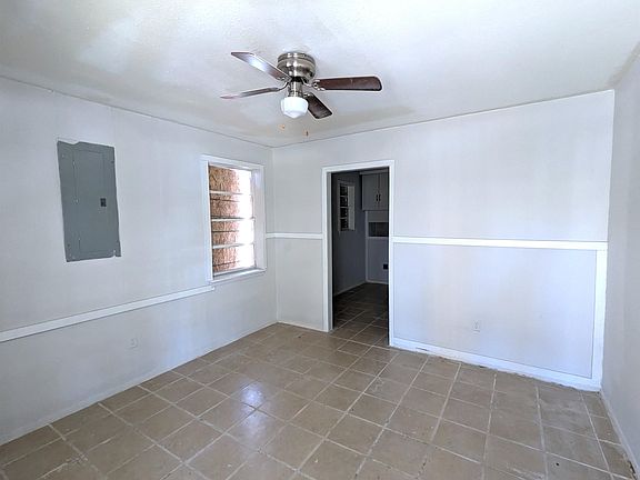 3rd image of 1352 Hyde Park Blvd