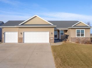 1226 Rocky Ridge Rd, Cedar Falls, IA 50613
