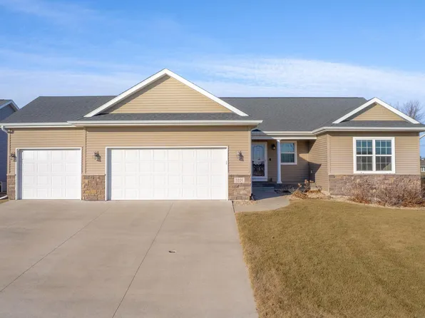 1226 Rocky Ridge Rd, Cedar Falls, IA 50613