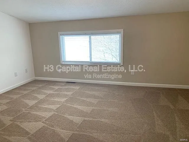 80 Village Ct — Photo 6