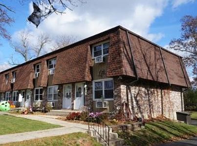 1st image of 33609 N Evergreen Dr