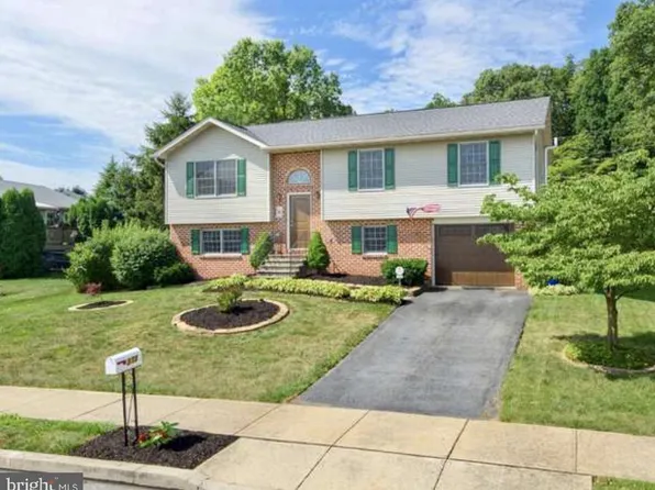 318 Smokering Dr, Robesonia, PA 19551