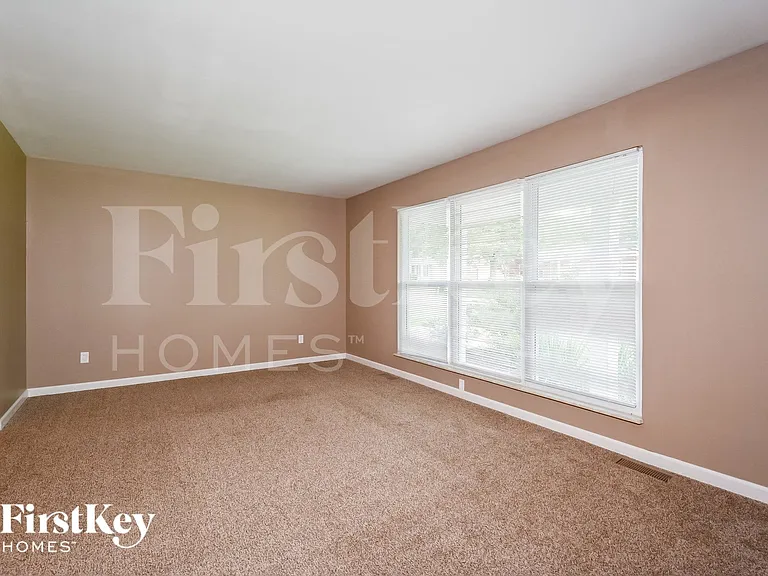 13825 Invicta Dr — Photo 3