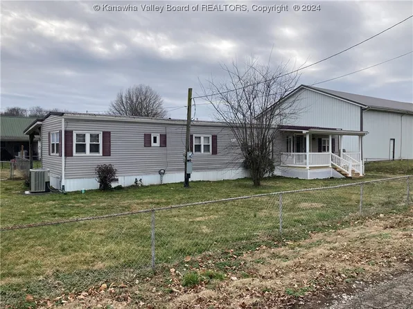 426 1st St, Mason, WV 25260